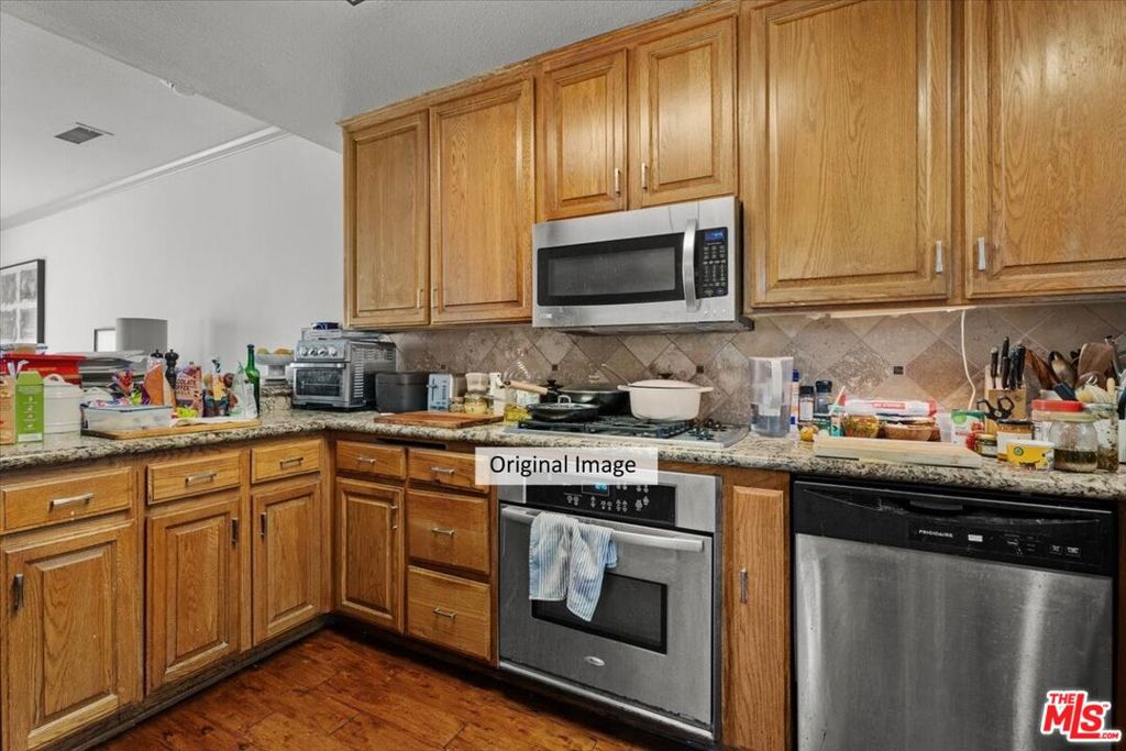 Residential for sale at 1121 Princeton Street 5, Santa Monica CA featuring 2 beds and 3 baths