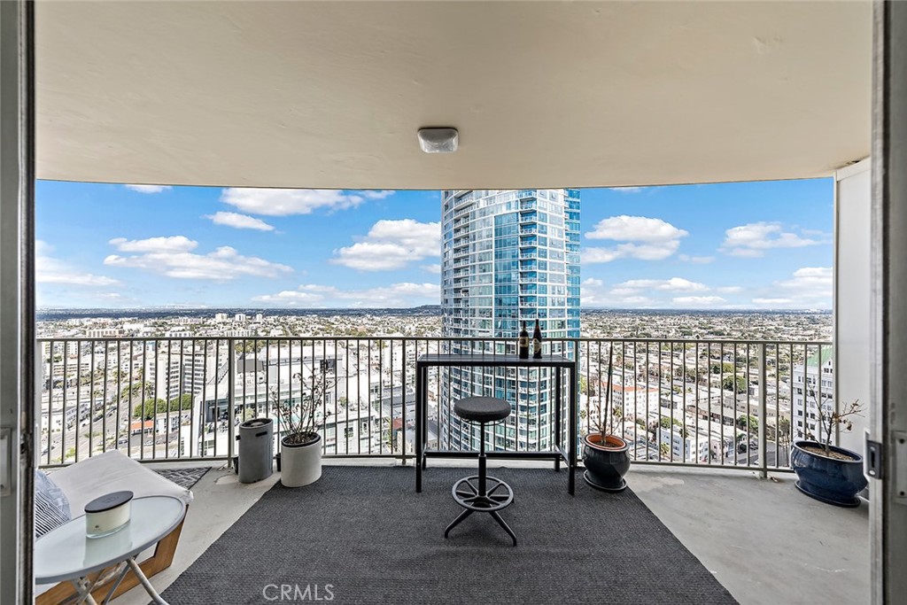 Residential Lease for rent at 700 E Ocean Blvd 3003, Long Beach CA featuring 1 bed and 2 baths