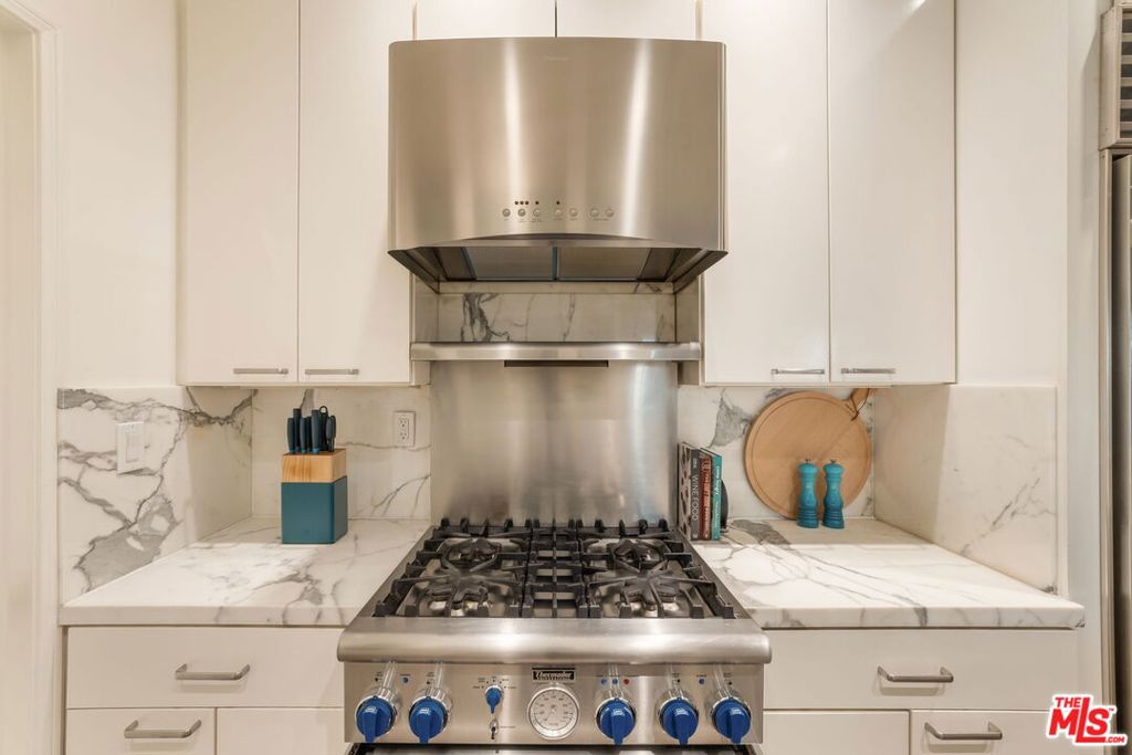 Residential Lease for rent at 930 N Doheny Drive 103, West Hollywood CA featuring 2 beds and 3 baths