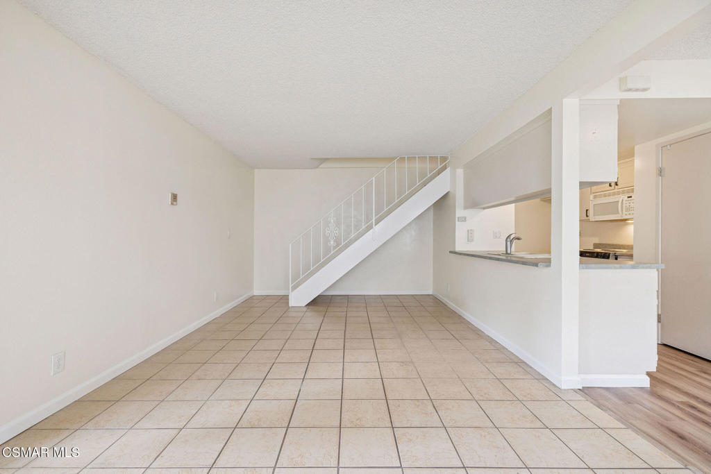 Residential Lease for rent at 1123 Carlsbad Place, Ventura CA featuring 2 beds and 1 bath