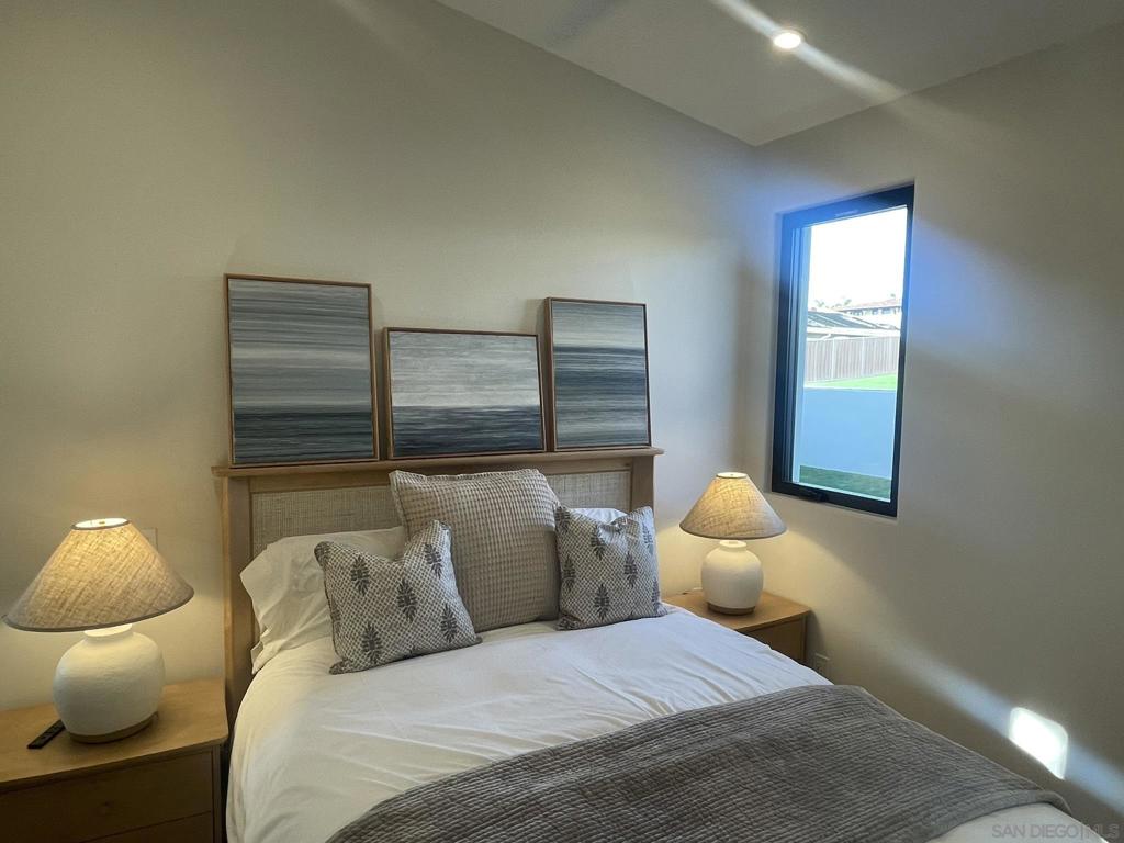 Residential Lease for rent at 606 Camino De Orchidia, Encinitas CA featuring 2 beds and 3 baths