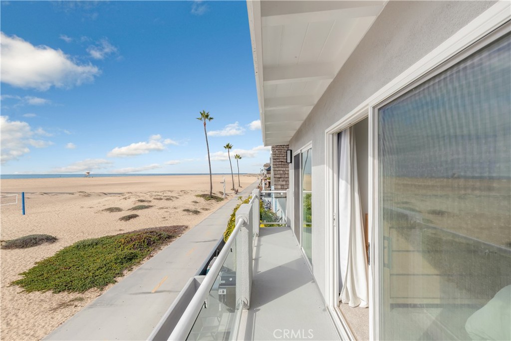 Residential Lease for rent at 108 E Oceanfront, Newport Beach CA featuring 5 beds and 3 baths
