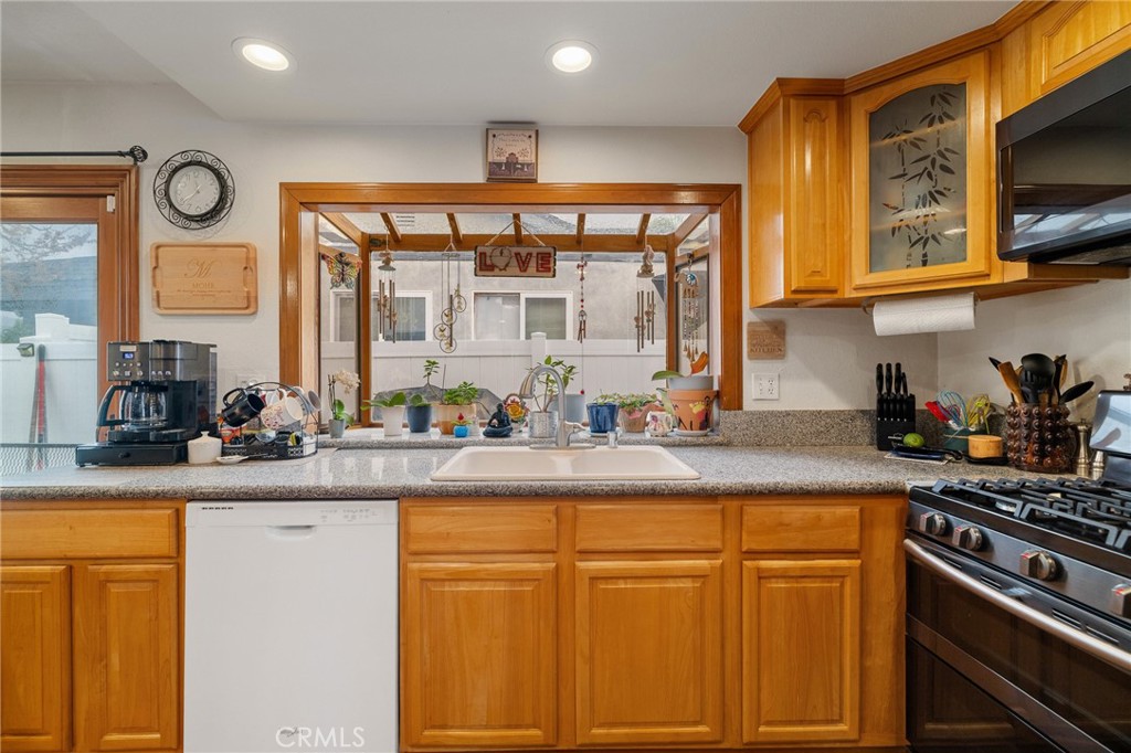 Residential for sale at 2158 Waldo Street, Simi Valley CA featuring 3 beds and 2 baths