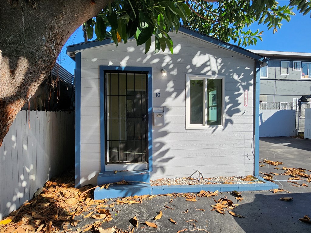 Residential Lease for rent at 3717 W Imperial 10, Inglewood, Los Angeles County, CA and 1 bath