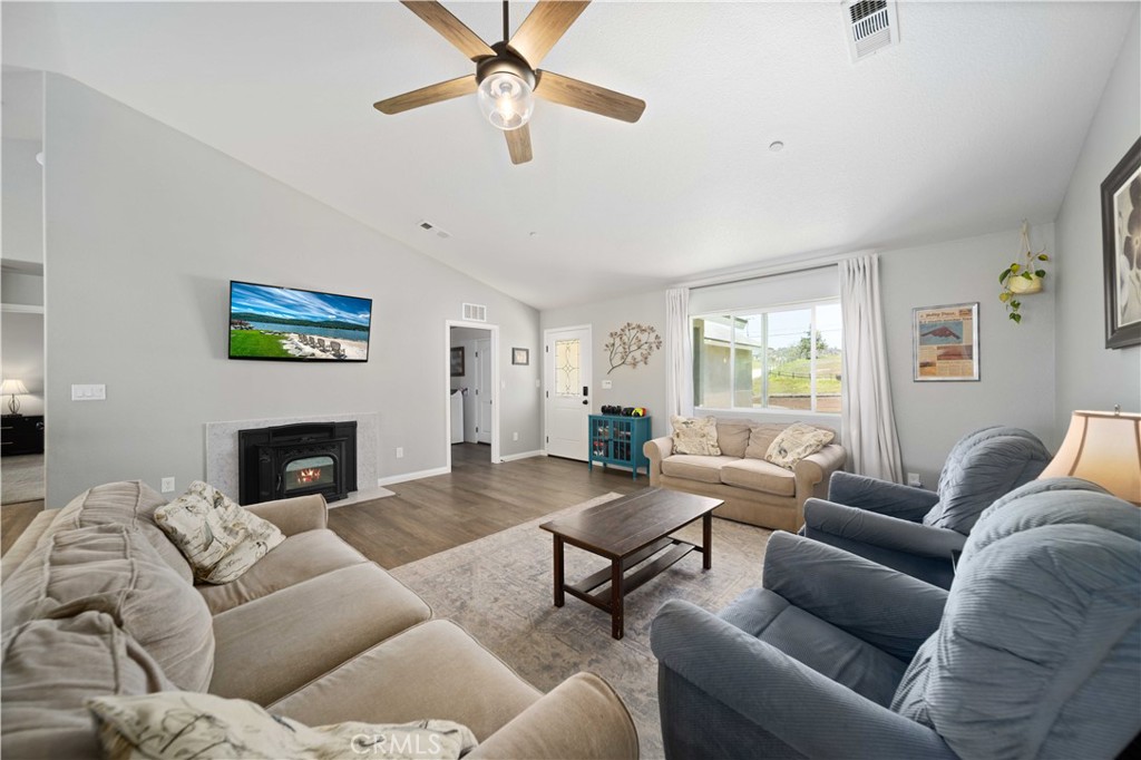 Residential for sale at 29990 Horsethief Drive, Tehachapi CA featuring 3 beds and 2 baths