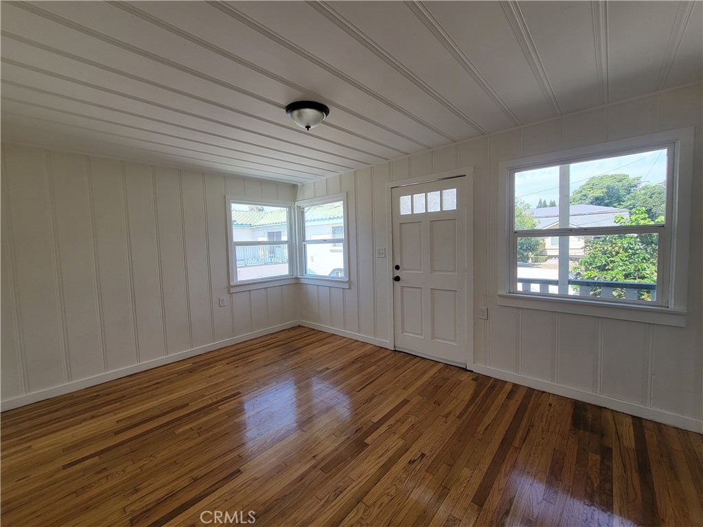 Residential Lease for rent at 2012 Cherry Ave, Signal Hill CA featuring 1 bed and 1 bath