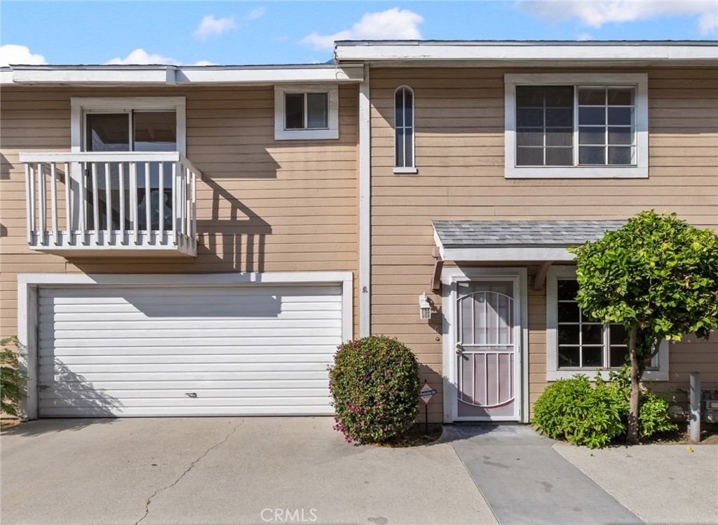 Residential Lease for rent at 856 W Olive Avenue C, Monrovia CA featuring 2 beds and 2 baths