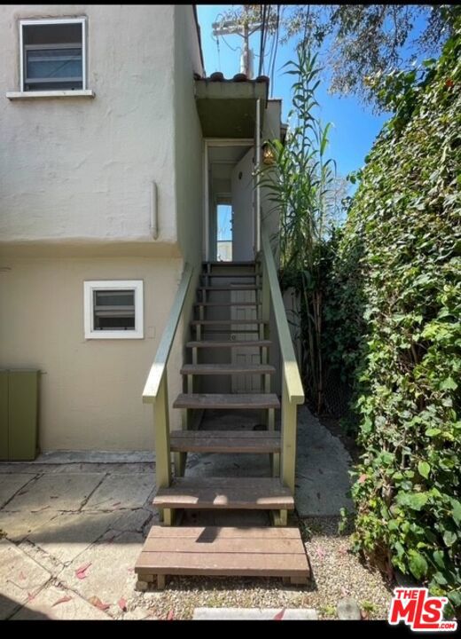 Residential Lease for rent at 843 Huntley Drive 3/4, West Hollywood CA and 1 bath
