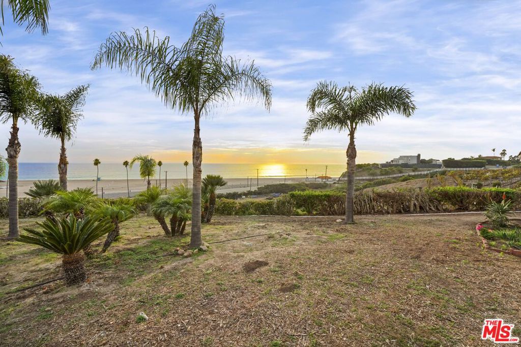 Residential Lease for rent at 29637 Pacific Coast Highway, Malibu CA featuring 4 beds and 2 baths