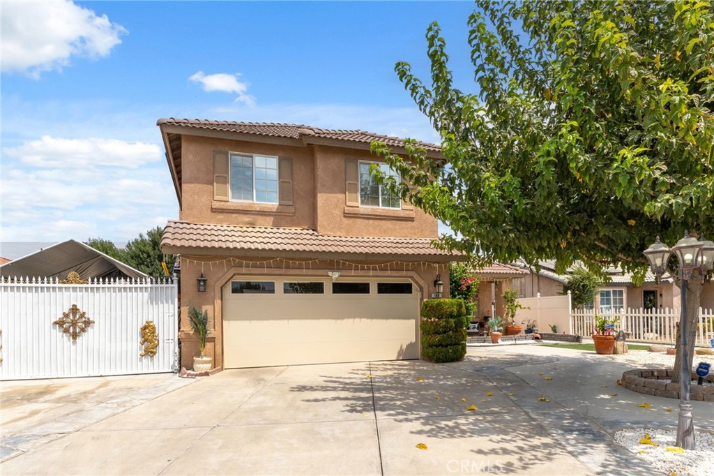 Residential for sale at 180 Cheney Lane, Coalinga CA featuring 3 beds and 3 baths