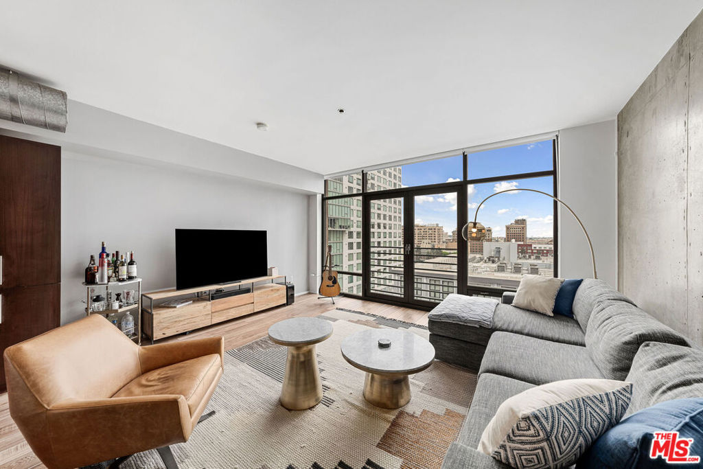 Residential for sale at 1111 S Grand Avenue 1111, Los Angeles CA featuring 1 bed and 1 bath