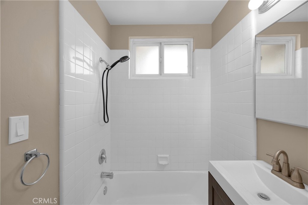 Residential Lease for rent at 303 E Mayfair, Orange CA featuring 3 beds and 1 bath