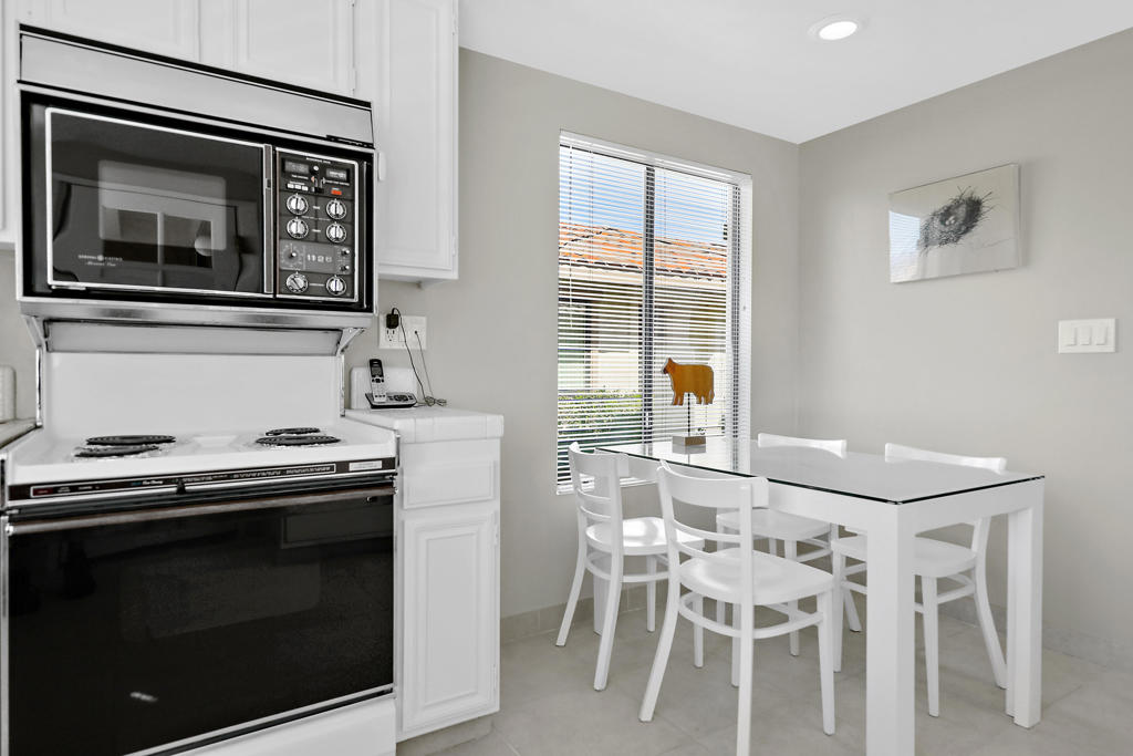 Residential Lease for rent at 175 Gran Via, Palm Desert CA featuring 2 beds and 2 baths