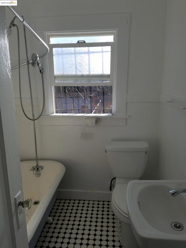 Residential Lease for rent at , Oakland CA and 1 bath