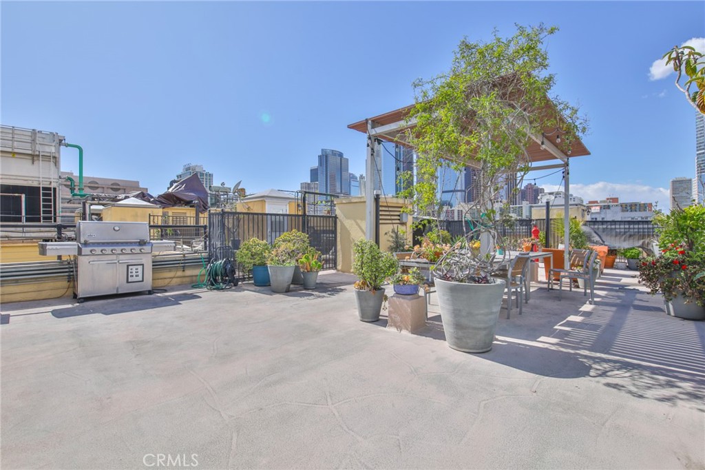 Active for sale at Los Angeles, CA, Los Angeles, CA CA and 1 bath