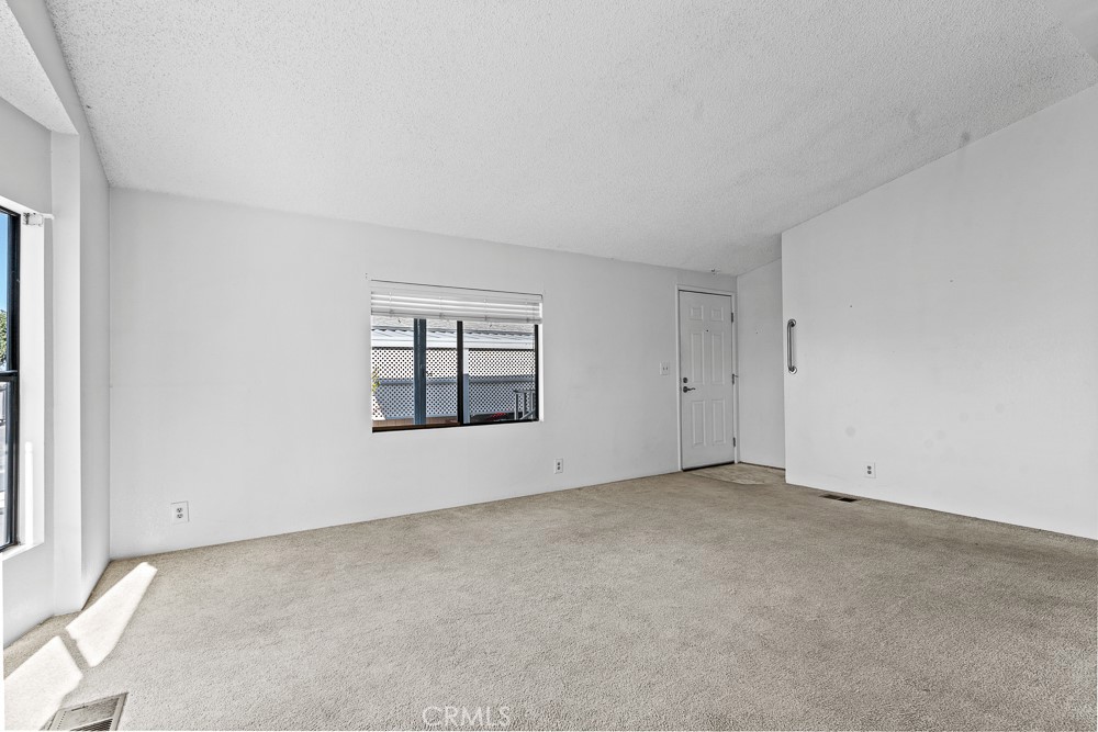 Manufactured In Park for sale at 530 W Devonshire Avenue 36, Hemet CA featuring 2 beds and 4 baths