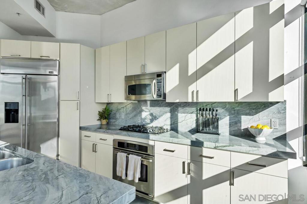 Residential for sale at 1050 Island Avenue 612, San Diego CA featuring 1 bed and 2 baths