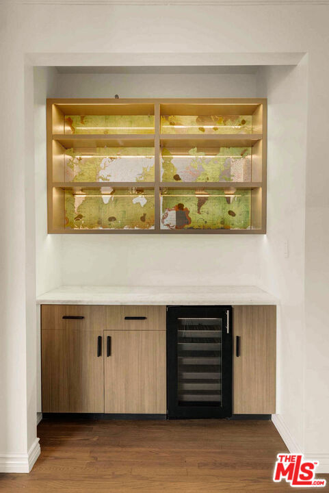 Residential Lease for rent at 1326 Londonderry View Drive 7, Los Angeles CA featuring 2 beds and 2 baths