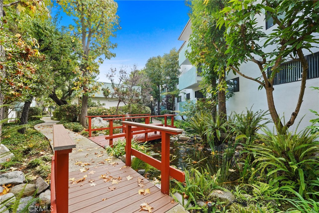 Residential for sale at 5000 S Centinela 101, Los Angeles CA featuring 1 bed and 1 bath