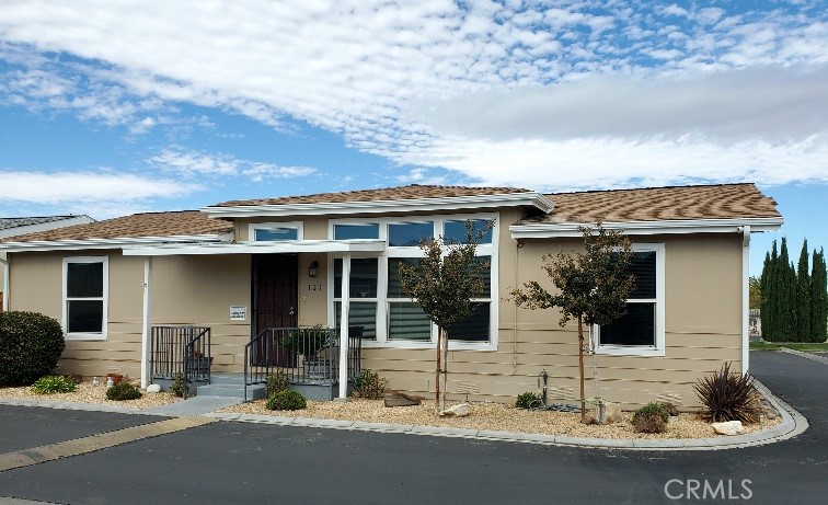 Manufactured In Park for sale at 21621 Sandia Road 127, Apple Valley CA featuring 3 beds and 2 baths