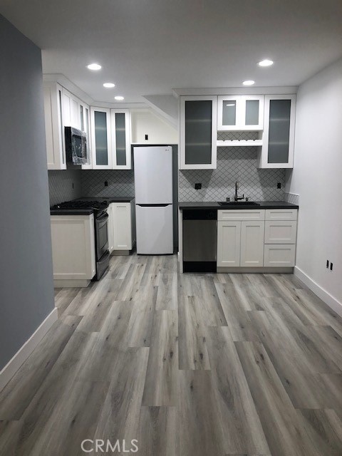 Residential Lease for rent at 214 42nd, Manhattan Beach CA featuring 1 bed and 1 bath