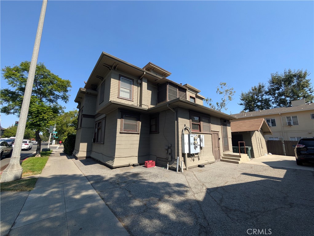 Residential Income for sale at 325 S Los Robles Avenue, Pasadena CA