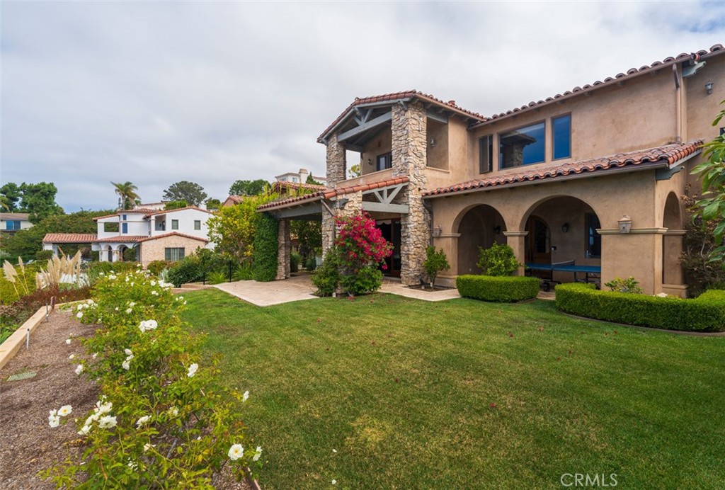 Residential Lease for rent at 7307 Lunada Vista, Rancho Palos Verdes CA featuring 5 beds and 5 baths