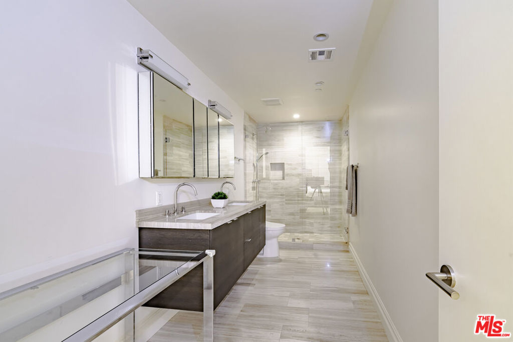 Residential for sale at 4661 Wilshire Boulevard 204, Los Angeles CA featuring 3 beds and 3 baths