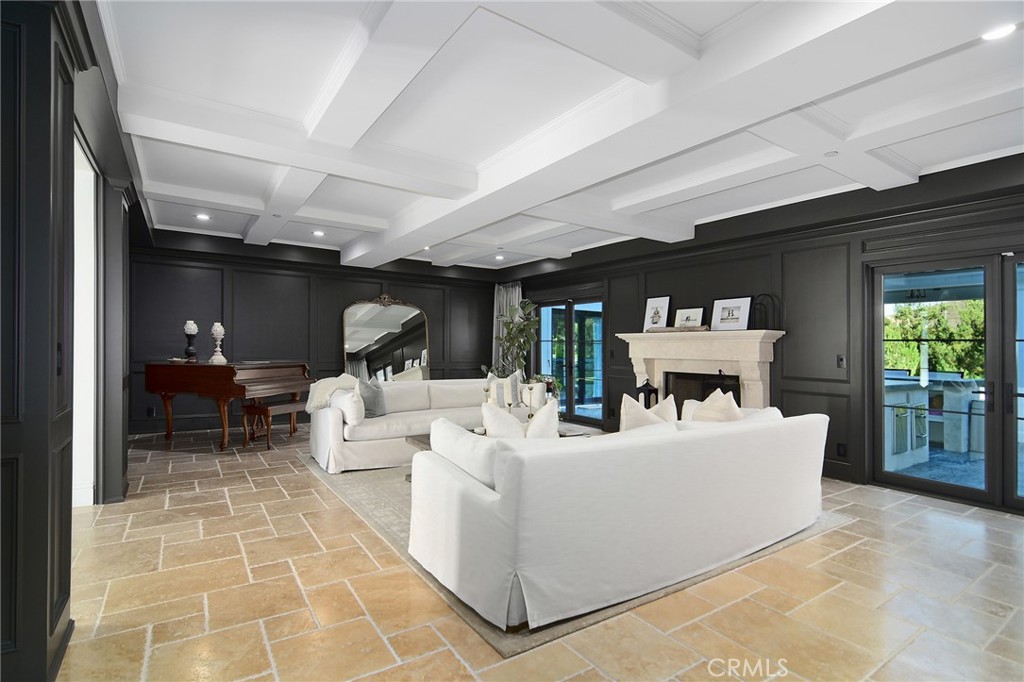 Residential Lease for rent at 4947 Summit View, Westlake Village CA featuring 6 beds and 8 baths