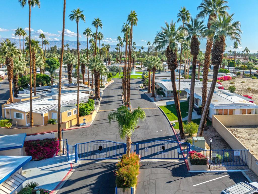 Manufactured In Park for sale at 70260 Highway 111, Rancho Mirage CA featuring 2 beds and 1 bath