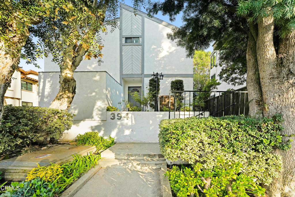 Residential for sale at 394 S Los Robles Avenue 2, Pasadena CA featuring 2 beds and 3 baths
