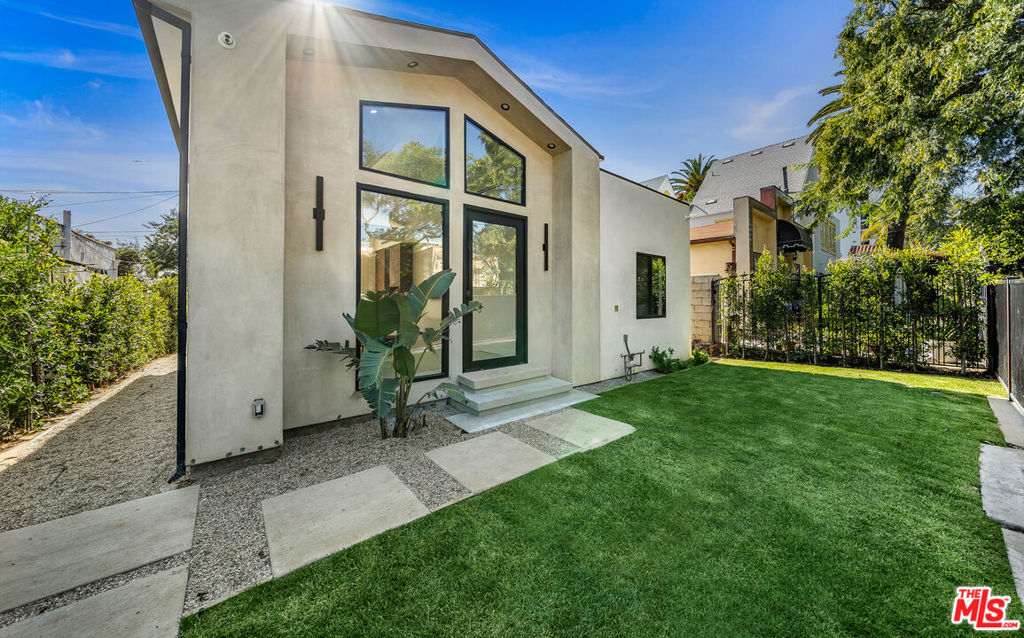 Residential Lease for rent at 8982 Norma Place, West Hollywood CA featuring 4 beds and 5 baths