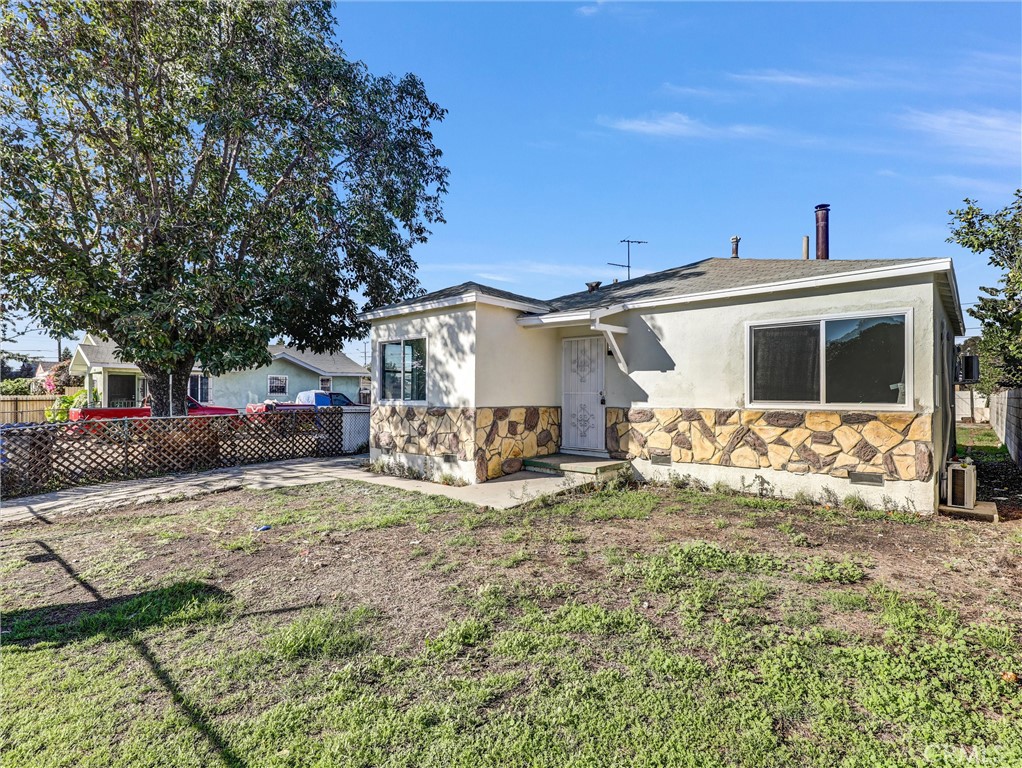 Residential for sale at 639 E 105th, Los Angeles CA featuring 2 beds and 1 bath