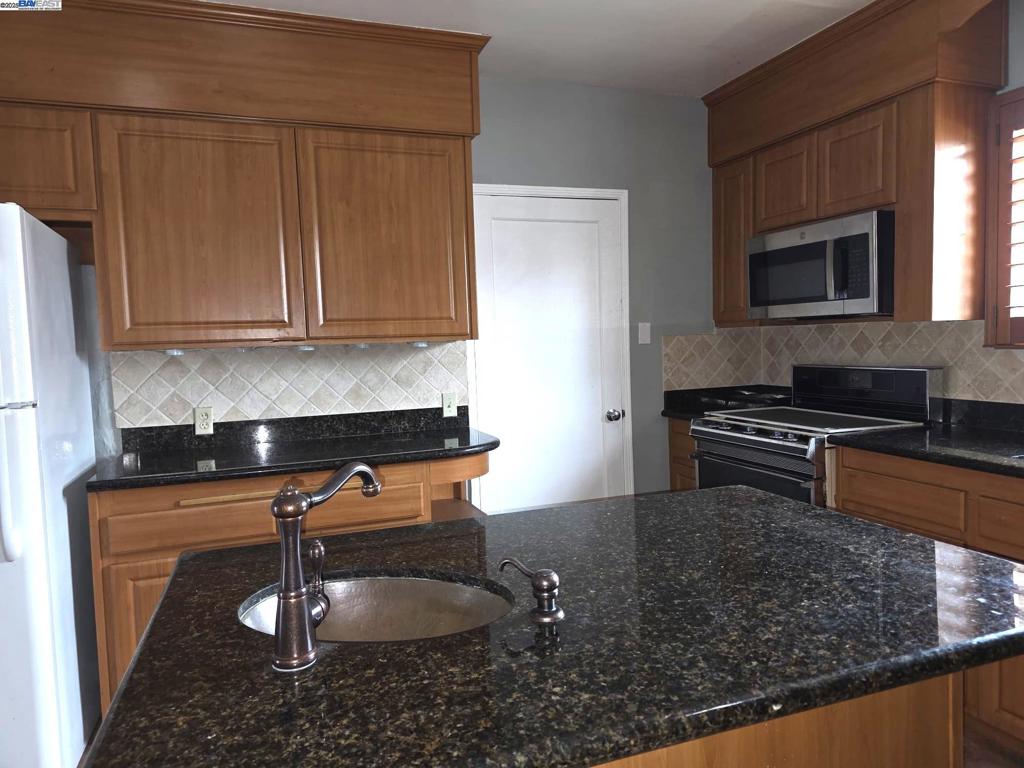 Residential for sale at 2305 Tennessee St, Vallejo CA featuring 3 beds and 2 baths