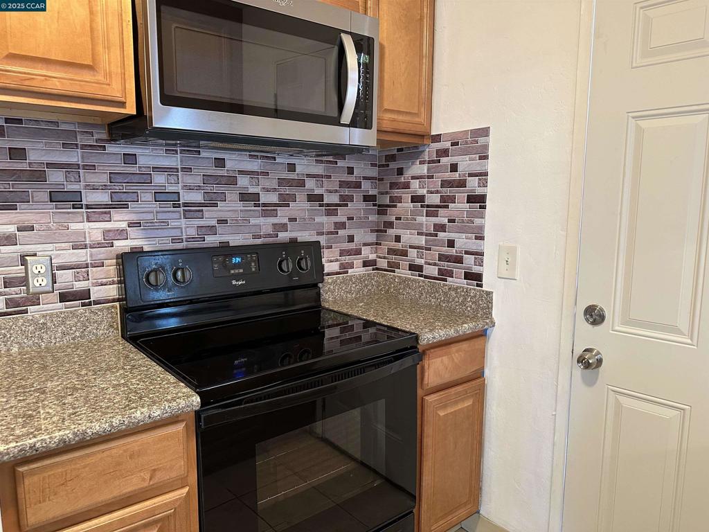 Residential Lease for rent at 89 Villa Cir, Fairfield CA featuring 2 beds and 2 baths