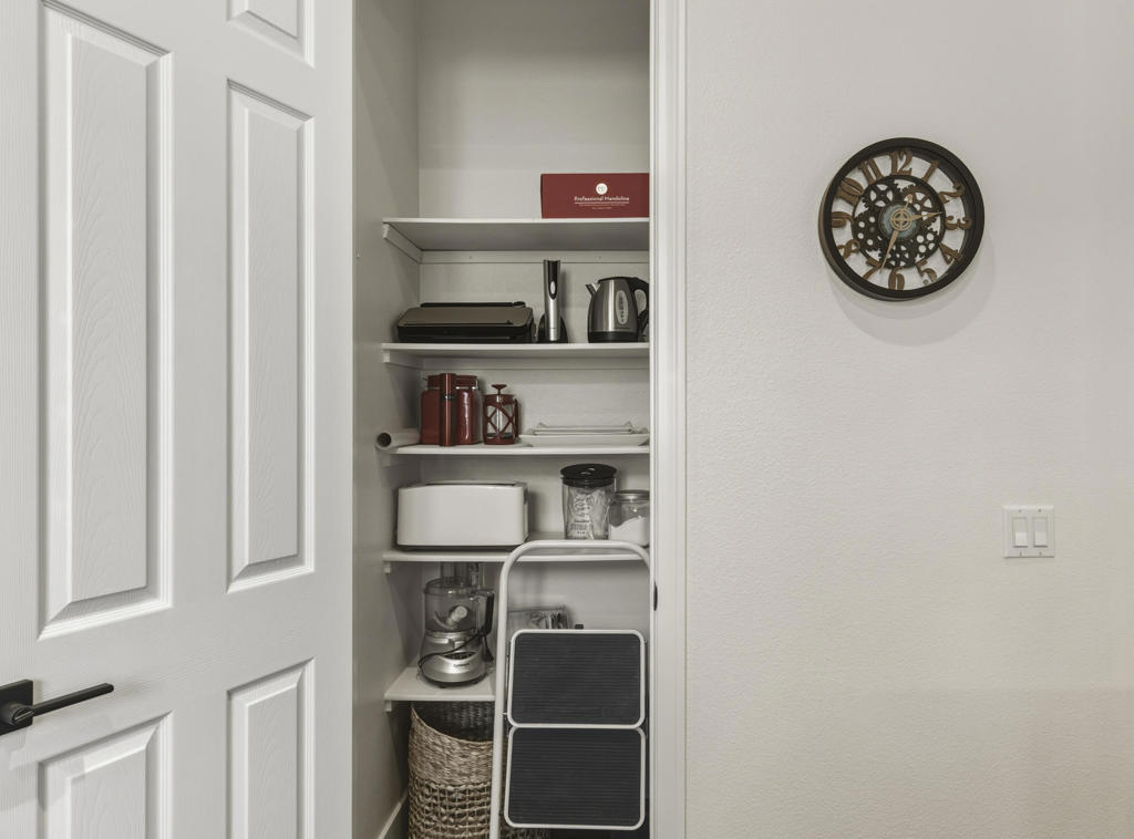 Residential for sale at 80890 Via Puerta Azul, La Quinta CA featuring 2 beds and 2 baths