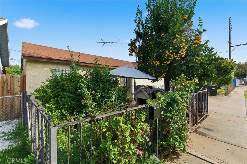 Residential Income for sale at 4101 E 57th, Maywood CA