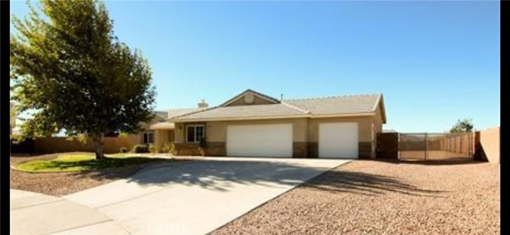 Residential Lease for rent at 21273 Seibel Lane, Apple Valley, San Bernardino County CA featuring 5 beds and 2 baths