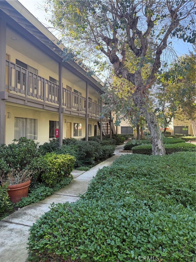 Residential Lease for rent at 100 S Seranado, Orange CA featuring 1 bed and 1 bath