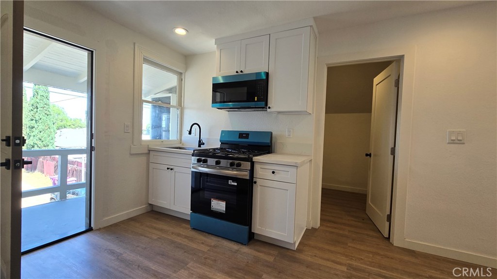 Apartment for rent at 975 N Park B, Long Beach, CA featuring 3 beds and 1 bath