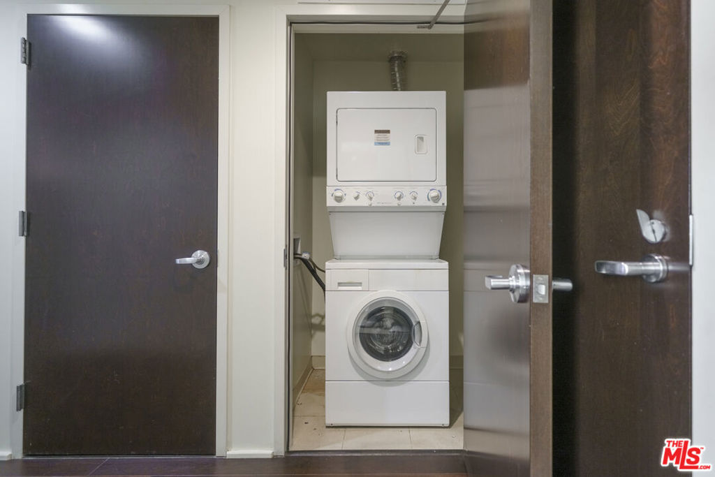 Residential for sale at 1100 S Hope Street 914, Los Angeles CA featuring 1 bed and 1 bath
