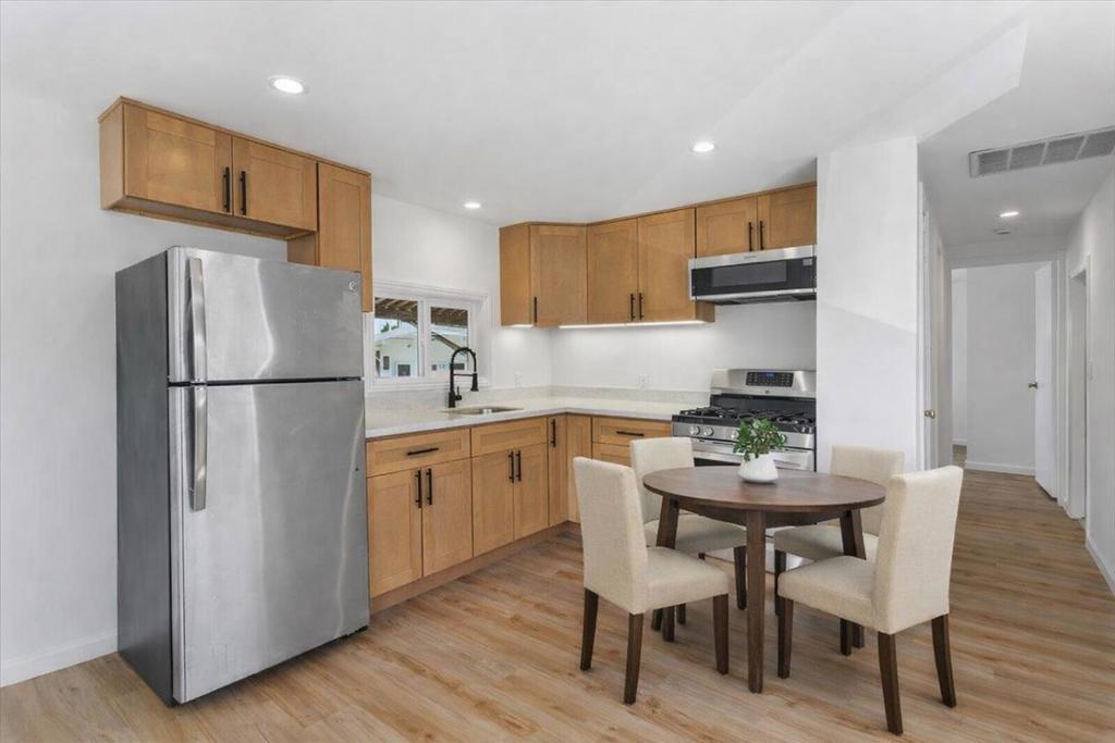 Manufactured In Park for sale at 555 McLaughlin Avenue, San Jose CA featuring 1 bed and 1 bath