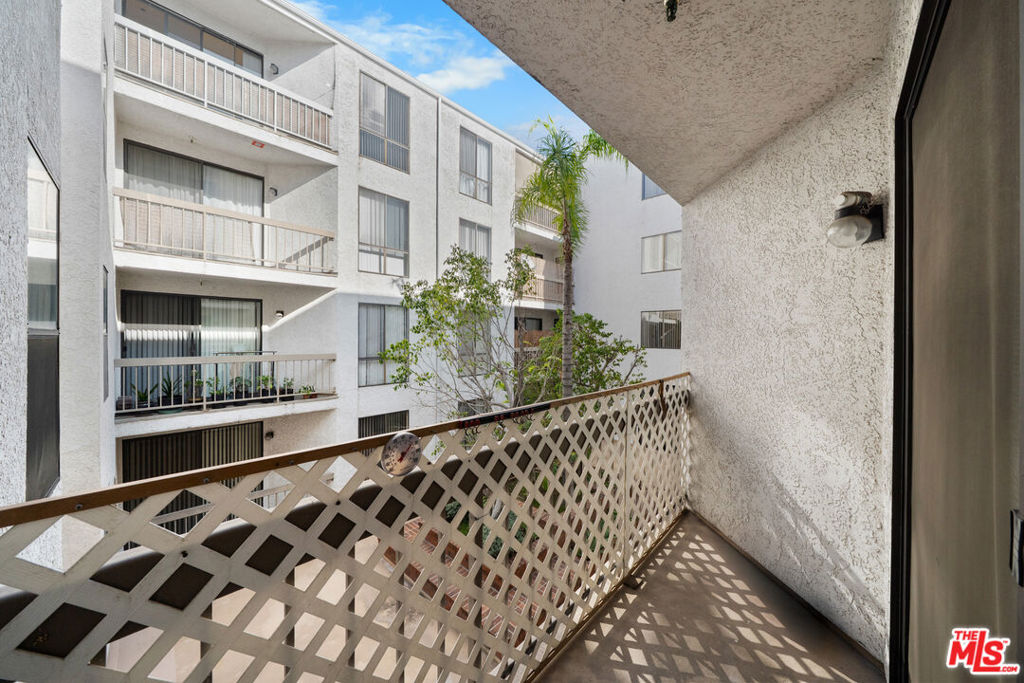 Residential for sale at 533 S St Andrews Place 203, Los Angeles CA featuring 1 bed and 1 bath