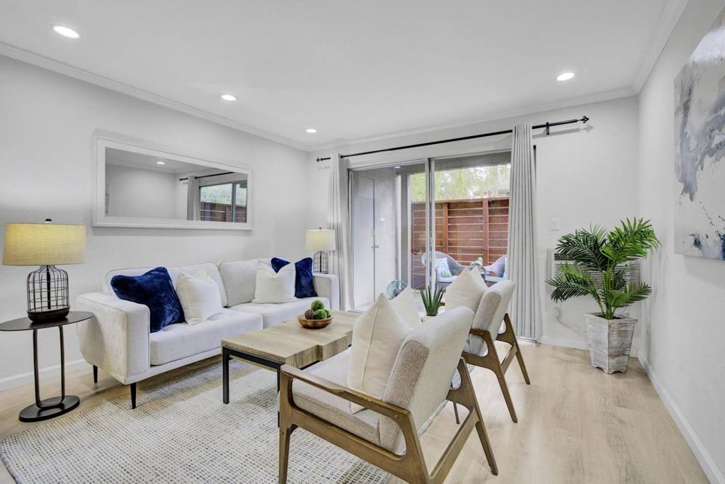 Residential for sale at 2742 Oak Road 191, Walnut Creek CA featuring 1 bed and 1 bath