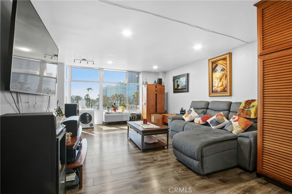 Residential for sale at 100 Atlantic 609, Long Beach CA featuring 2 beds and 1 bath