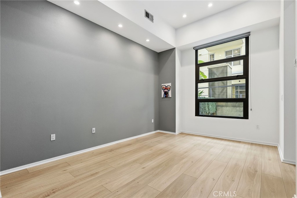 Residential for sale at 133 The Promenade N 118, Long Beach CA featuring 2 beds and 3 baths