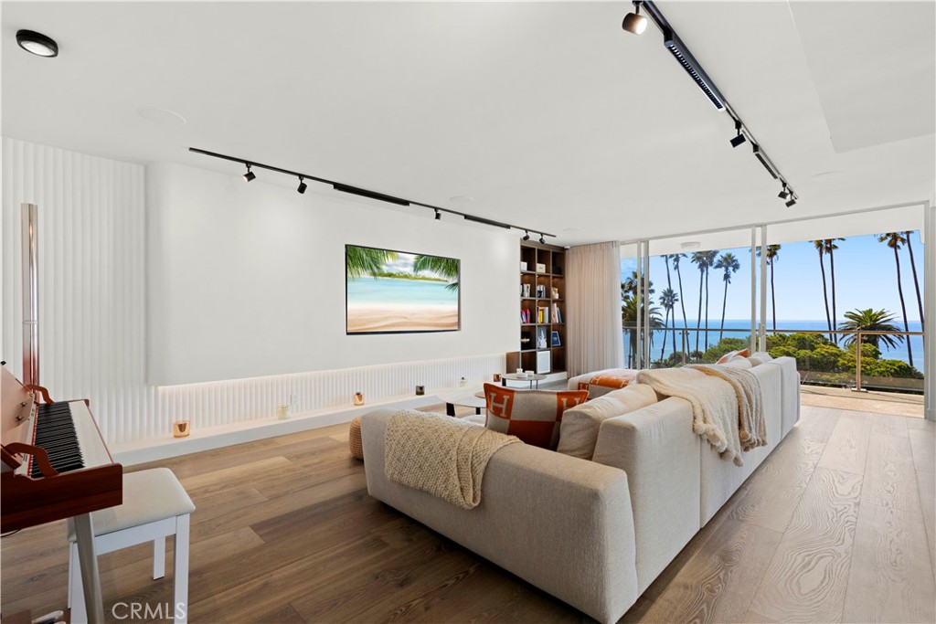 Residential for sale at 535 Ocean Avenue 6A, Santa Monica CA featuring 3 beds and 2 baths