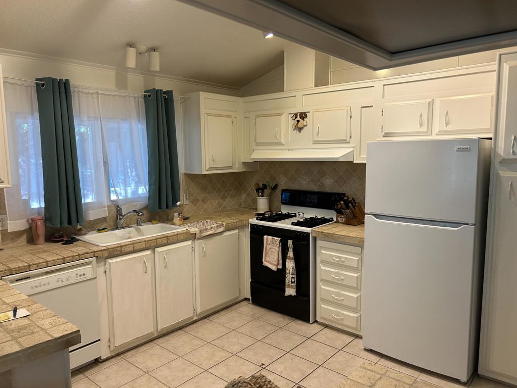 Manufactured In Park for sale at 73450 Country Club Drive 62, Palm Desert CA featuring 2 beds and 2 baths