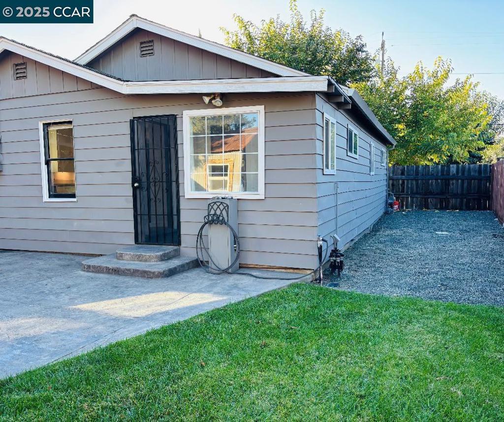 Residential for sale at 4245 Valley Ave, Martinez CA featuring 2 beds and 1 bath