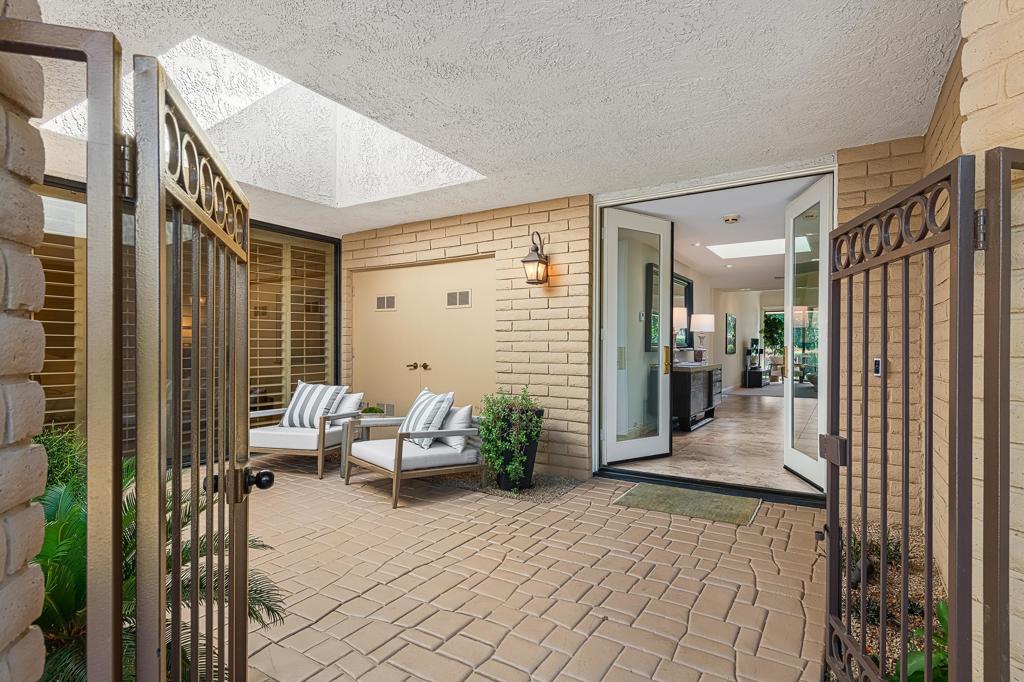 Residential for sale at 7 Creekside Drive, Rancho Mirage CA featuring 3 beds and 4 baths